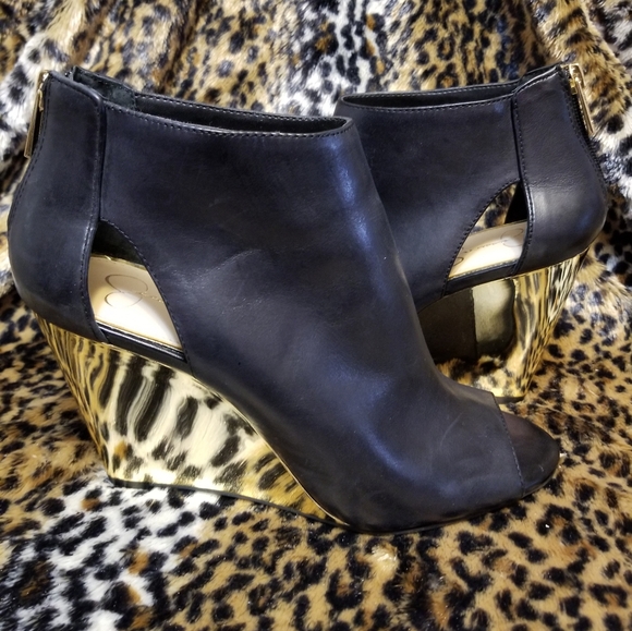 Shoes - Picture 2 of 5